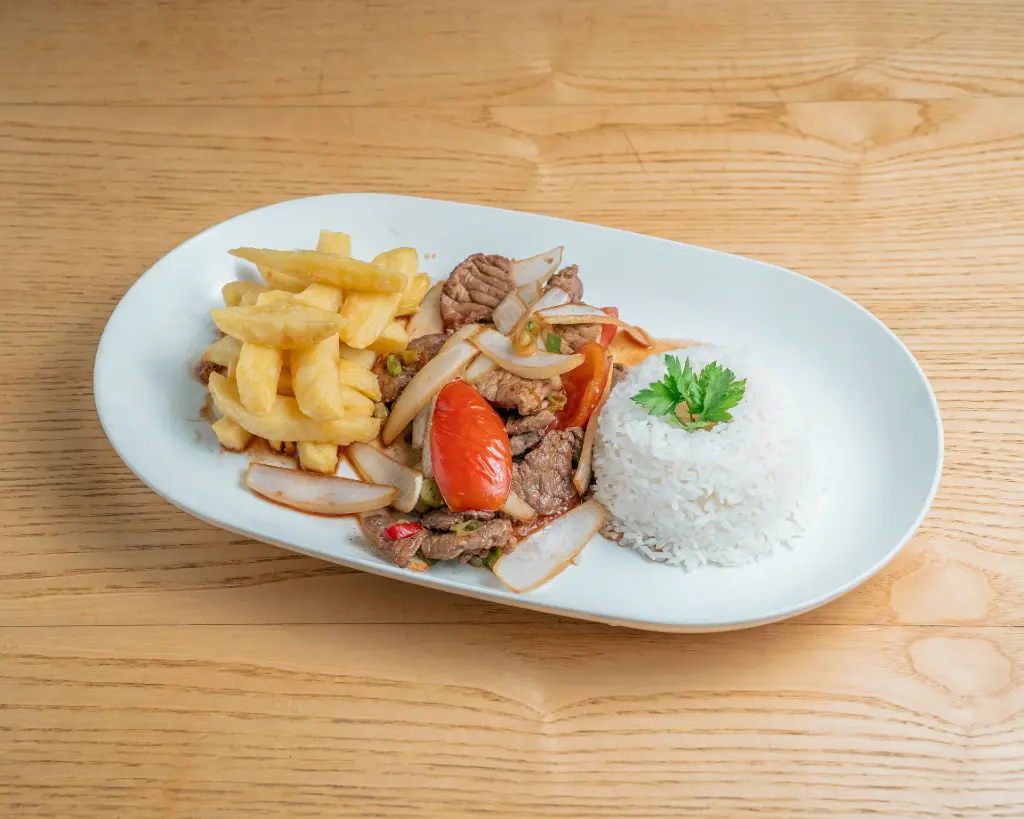 Lomo saltado