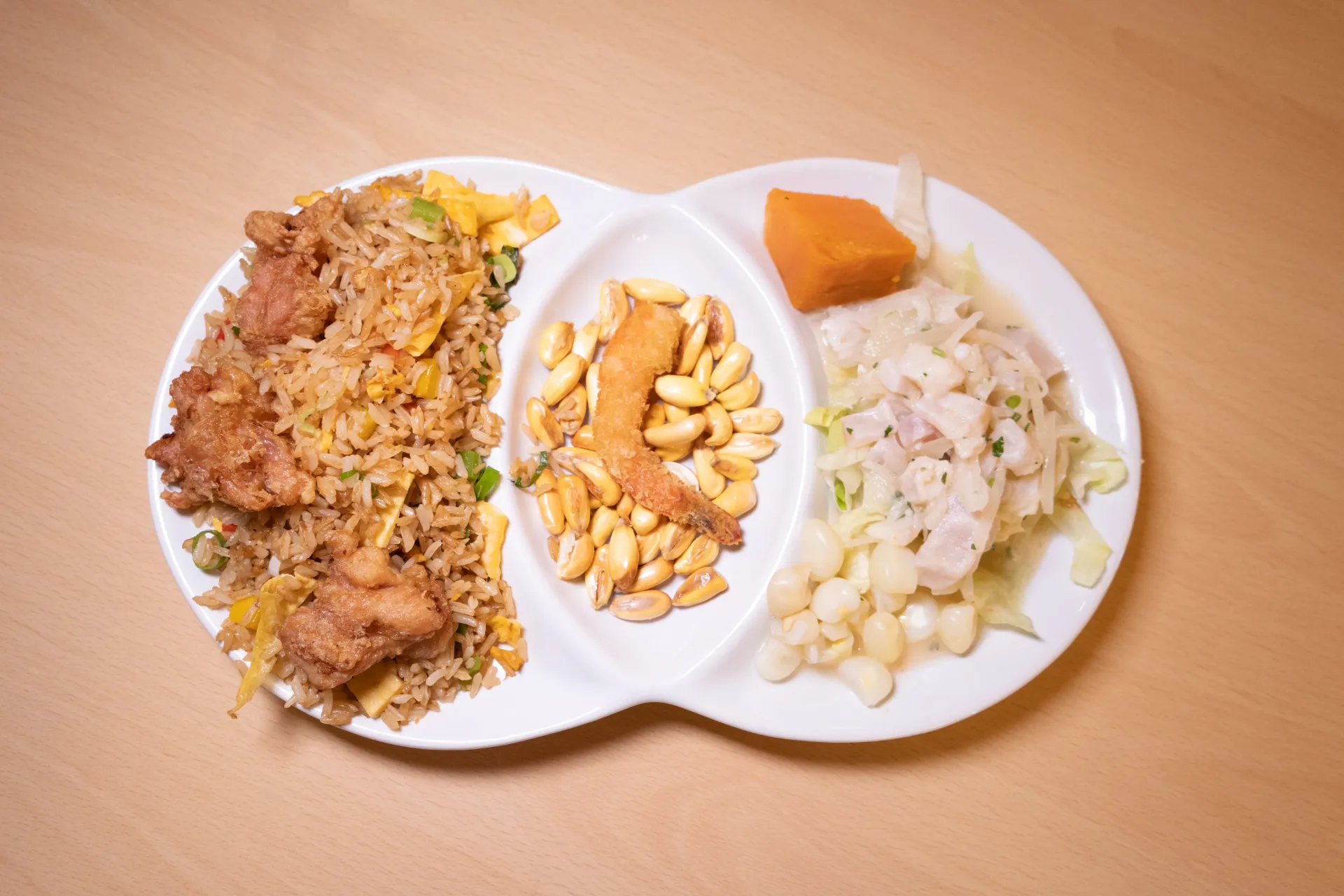 Chaufa pollo, carne y gambas. 